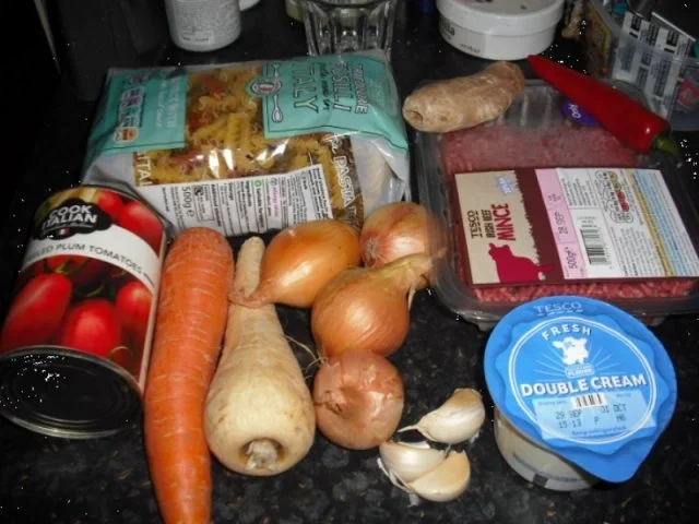 Rezept: Bunte italienische Nudeln mit pikanter Rinderhacksauce und gemischten Salat Bild Nr. 3 Bunte italienische Nudeln mit pikanter Rinderhacksauce und gemischten Salat - Rezept - Bild Nr. 3