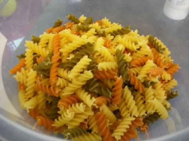 Rezept: Bunte italienische Nudeln mit pikanter Rinderhacksauce und gemischten Salat Bild Nr. 2 Bunte italienische Nudeln mit pikanter Rinderhacksauce und gemischten Salat - Rezept - Bild Nr. 2