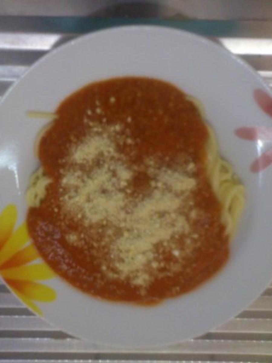 Grünkern- Bolognese mit Nudeln und Chashew-Parmesan - Rezept