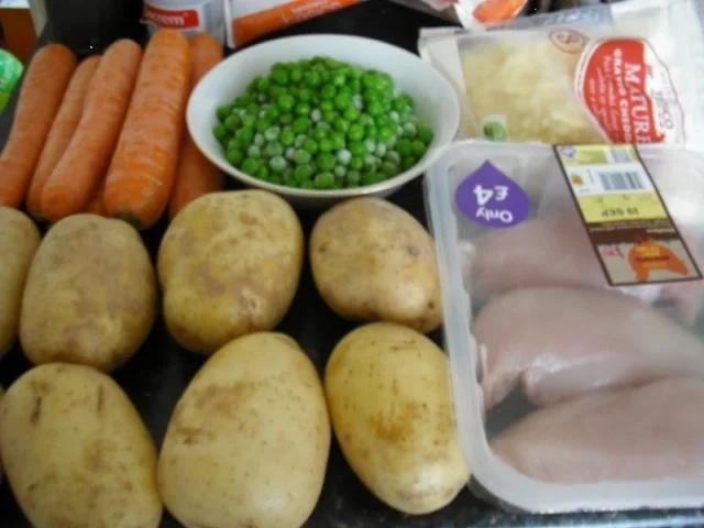 Rezept: Hähnchenchicken mit Erbsen-Möhrenblüten und Käsekartoffelstampf Bild Nr. 2 Hähnchenchicken mit Erbsen-Möhrenblüten und Käsekartoffelstampf - Rezept - Bild Nr. 2