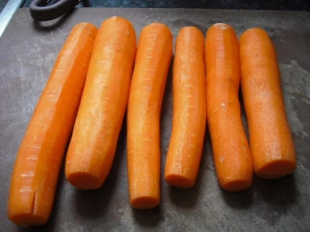 Rezept: Hähnchenchicken mit Erbsen-Möhrenblüten und Käsekartoffelstampf Bild Nr. 8 Hähnchenchicken mit Erbsen-Möhrenblüten und Käsekartoffelstampf - Rezept - Bild Nr. 8