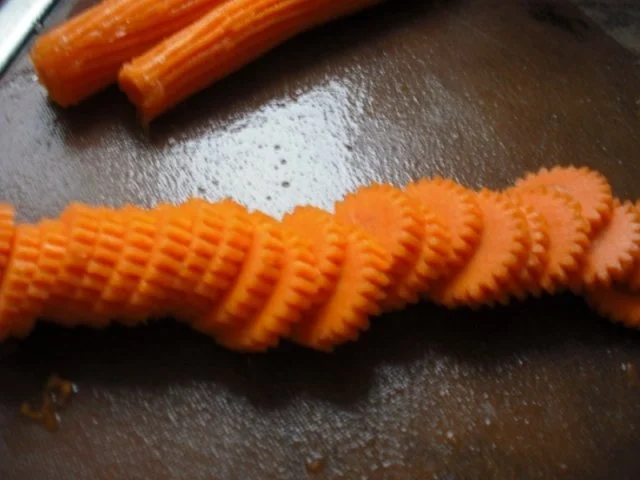 Rezept: Hähnchenchicken mit Erbsen-Möhrenblüten und Käsekartoffelstampf Bild Nr. 11 Hähnchenchicken mit Erbsen-Möhrenblüten und Käsekartoffelstampf - Rezept - Bild Nr. 11