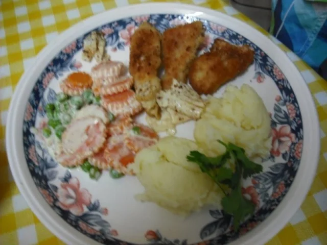 Rezept: Hähnchenchicken mit Erbsen-Möhrenblüten und Käsekartoffelstampf Bild Nr. 18 Hähnchenchicken mit Erbsen-Möhrenblüten und Käsekartoffelstampf - Rezept - Bild Nr. 18