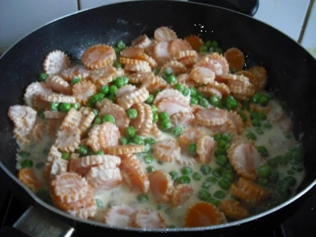 Rezept: Hähnchenchicken mit Erbsen-Möhrenblüten und Käsekartoffelstampf Bild Nr. 15 Hähnchenchicken mit Erbsen-Möhrenblüten und Käsekartoffelstampf - Rezept - Bild Nr. 15