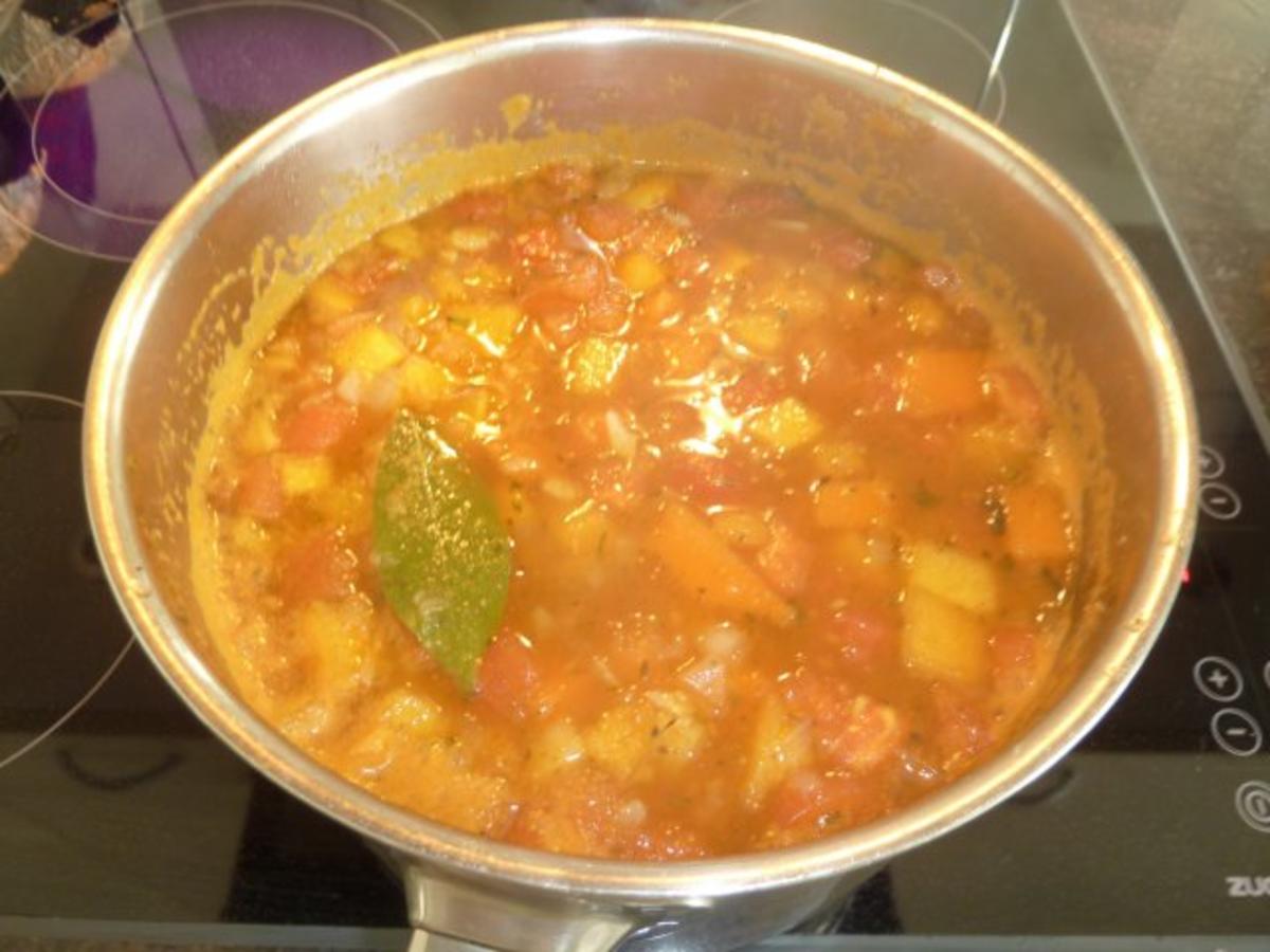 Kürbis-Tomaten Supppe mit Kartoffelnwürfeln - Rezept - Bild Nr. 3