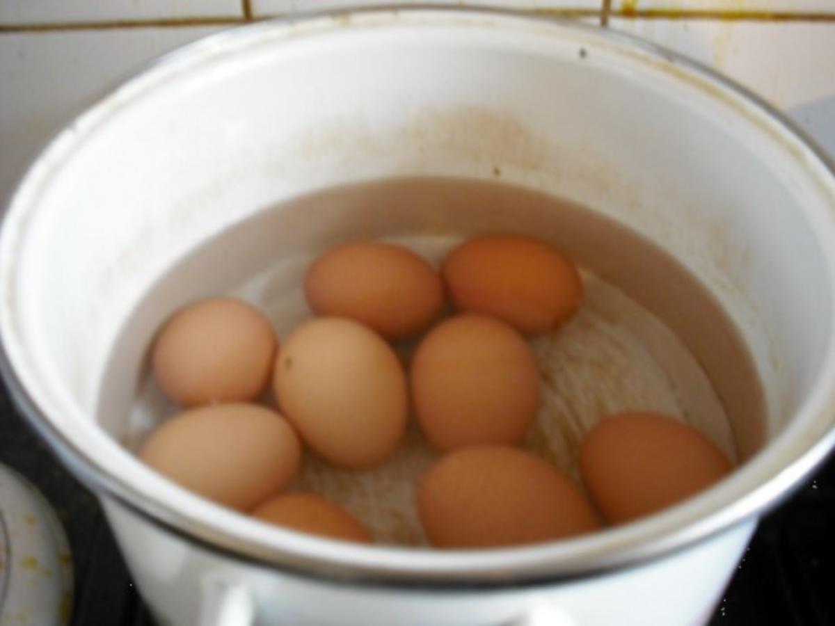 Gekochte Eier mit Petersiliensauce und Drillingen - Rezept - Bild Nr. 3