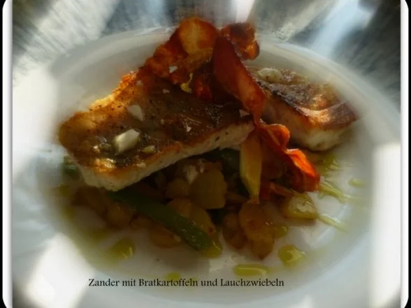 Zander mit Bratkartoffeln und Lauchzwiebeln - Rezept