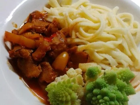 Rezept: Soja-Gulasch Soja-Gulasch - Rezept