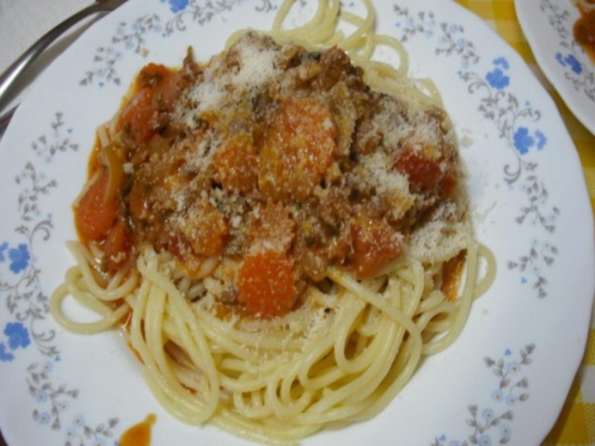 Spaghetti mit asiatischer Bolognese und gemischten Salat - Rezept von
MausVoh