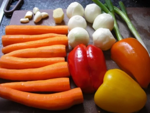 Spaghetti mit asiatischer Bolognese und gemischten Salat - Rezept - Bild Nr. 3
