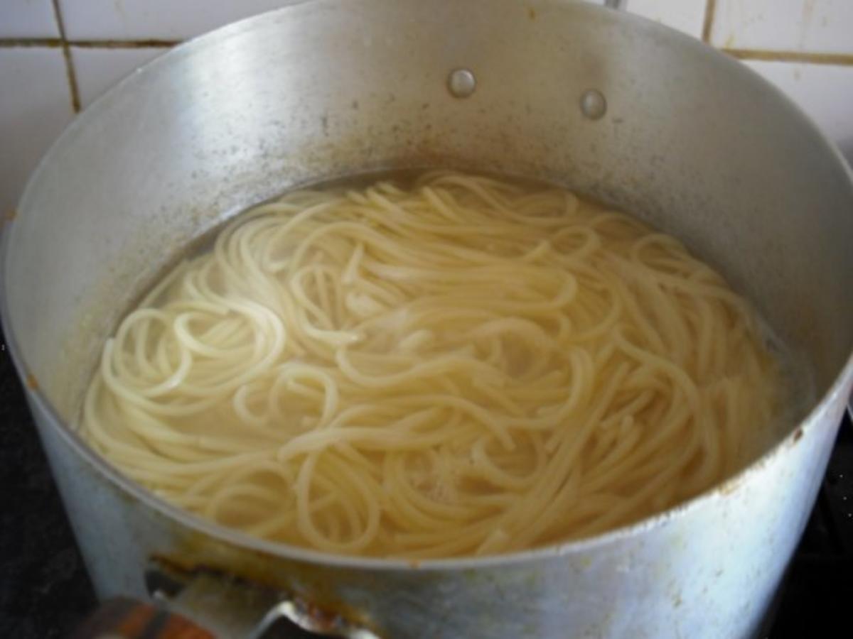 Spaghetti mit asiatischer Bolognese und gemischten Salat - Rezept - Bild Nr. 16