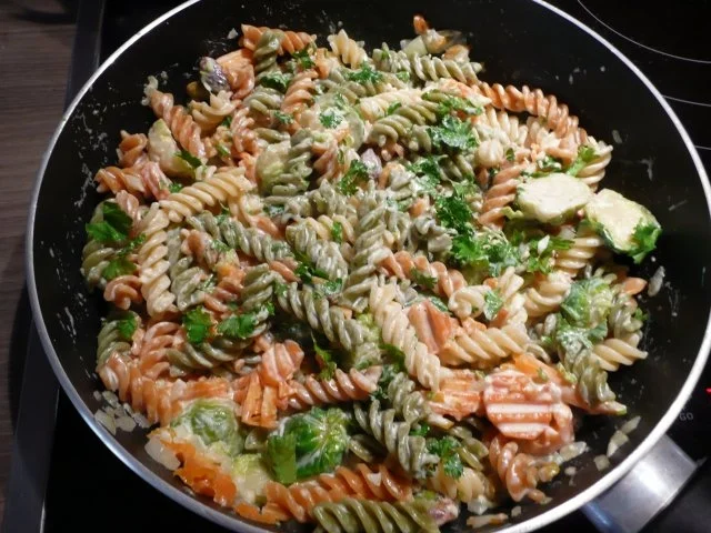 Rosenkohl  - Karotten - Pfanne mit Tricolore Nudeln. - Rezept - Bild Nr. 6