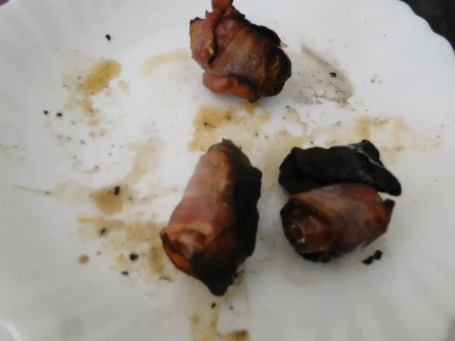 Rezept: TAPAS Datteln mit mit Bacon ummantelt , kaum Arbeit und saugut, besonders auf den Grill, Bild Nr. 3 TAPAS Datteln mit mit Bacon ummantelt , kaum Arbeit und saugut, besonders auf den Grill, - Rezept - Bild Nr. 3