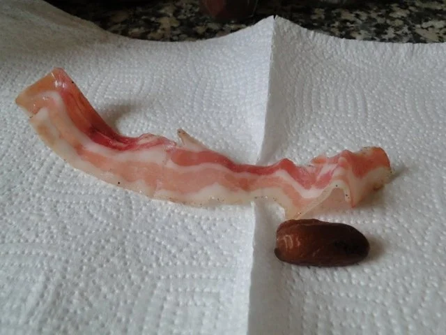 Rezept: TAPAS Datteln mit mit Bacon ummantelt , kaum Arbeit und saugut, besonders auf den Grill, Bild Nr. 2 TAPAS Datteln mit mit Bacon ummantelt , kaum Arbeit und saugut, besonders auf den Grill, - Rezept - Bild Nr. 2