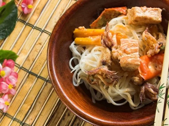 Rezept: Rotes Hähnchencurry mit Gewürzreis und MaiTai Rotes Hähnchencurry mit Gewürzreis und MaiTai - Rezept