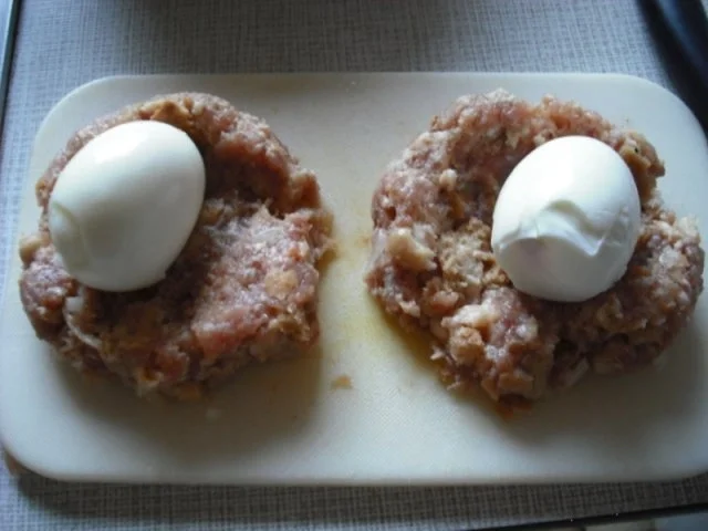 Gekochte Eier im Mettmantel - Rezept - Bild Nr. 4