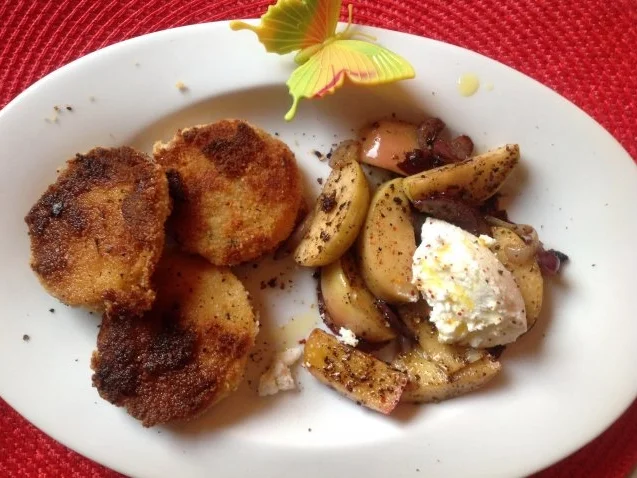 Kürbisschnitzel mit Äpfeln und Zwiebeln - Rezept