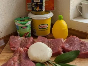 Schweinefilet mit Füllung im Speckmantel mit mediterranen Klößchen - Rezept - Bild Nr. 2