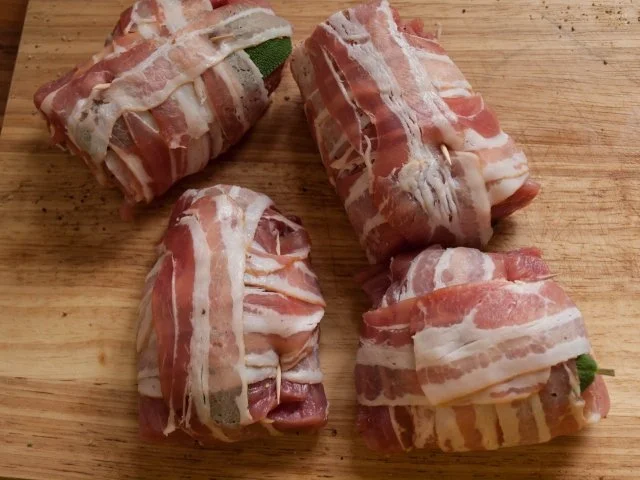 Schweinefilet mit Füllung im Speckmantel mit mediterranen Klößchen - Rezept - Bild Nr. 5