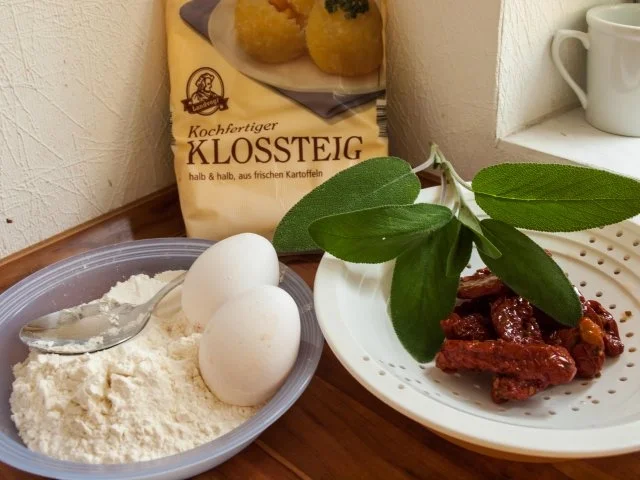 Schweinefilet mit Füllung im Speckmantel mit mediterranen Klößchen - Rezept - Bild Nr. 6