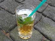 Rezept: Holunder Radler on the rocks mit Minze und Limetten (Aperitif) Holunder Radler on the rocks mit Minze und Limetten (Aperitif) - Rezept