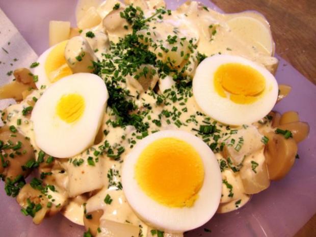 Eiersalat mit Spargel und Pilzen - Rezept - kochbar.de