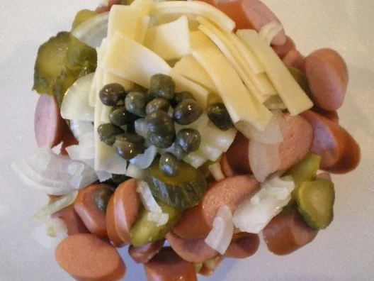 Wienerle Wurst Kapern Gurken Käse Salat - Rezept - Bild Nr. 4