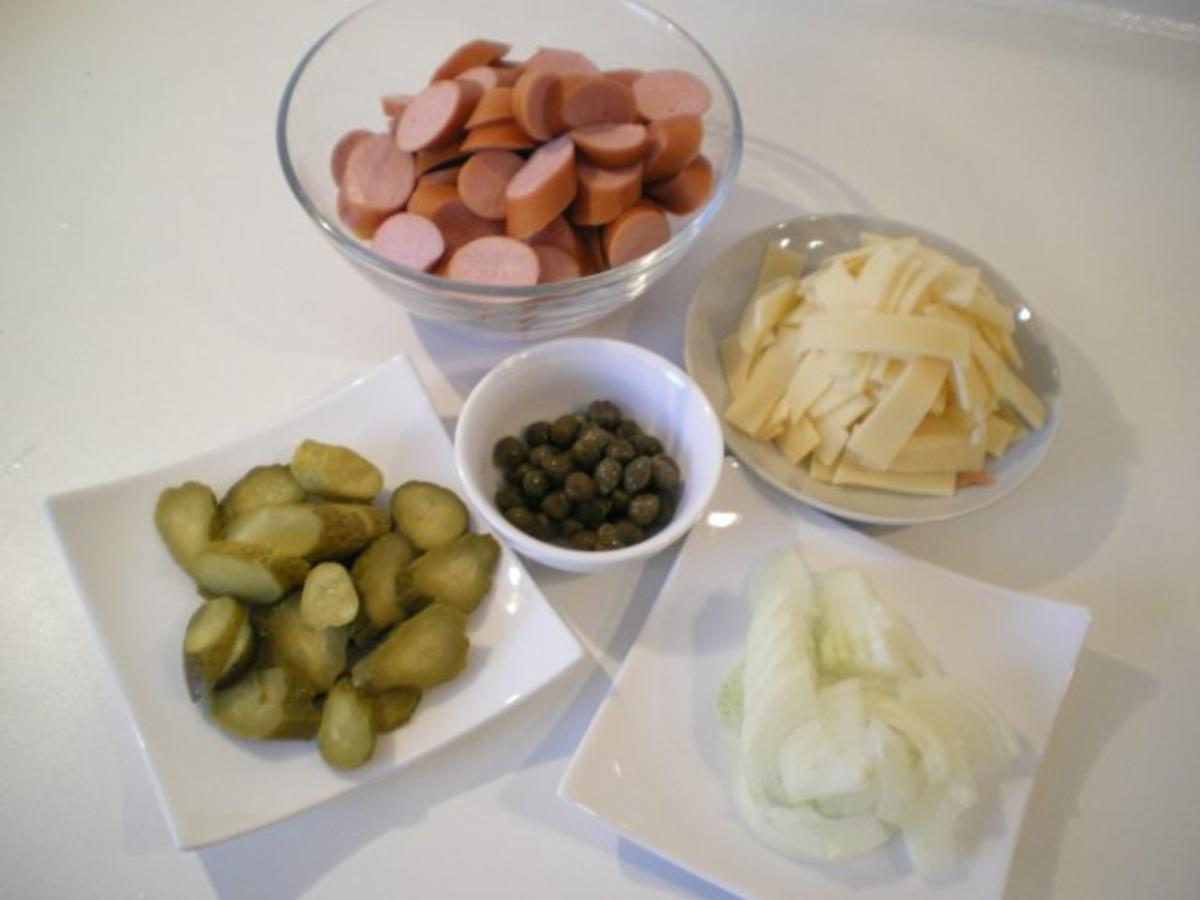 Wienerle Wurst Kapern Gurken Käse Salat - Rezept - Bild Nr. 3