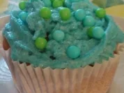 Zitronen-Cupcakes mit buntem Frosting - Rezept