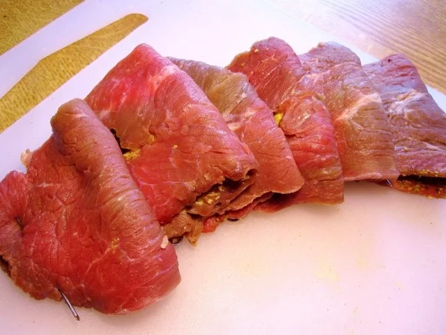 Rindfleisch-Päckchen mit pikanter Füllung ... - Rezept - Bild Nr. 4