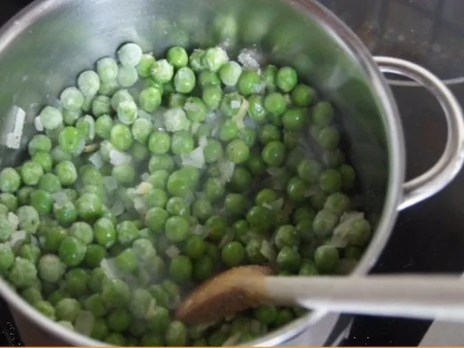 Rezept: Stielkotelett mit Erbsenpüree und Kartoffelstampf Bild Nr. 9 Stielkotelett mit Erbsenpüree und Kartoffelstampf - Rezept - Bild Nr. 9