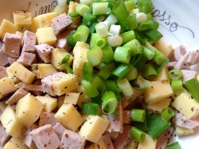 Rezept: Fruchtiger Wurst-Käsesalat Bild Nr. 6 Fruchtiger Wurst-Käsesalat - Rezept - Bild Nr. 6