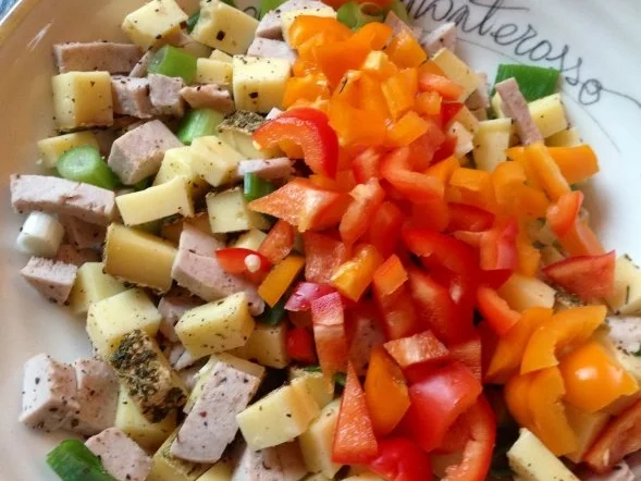 Rezept: Fruchtiger Wurst-Käsesalat Bild Nr. 7 Fruchtiger Wurst-Käsesalat - Rezept - Bild Nr. 7