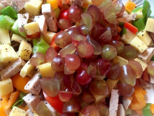 Rezept: Fruchtiger Wurst-Käsesalat Bild Nr. 8 Fruchtiger Wurst-Käsesalat - Rezept - Bild Nr. 8