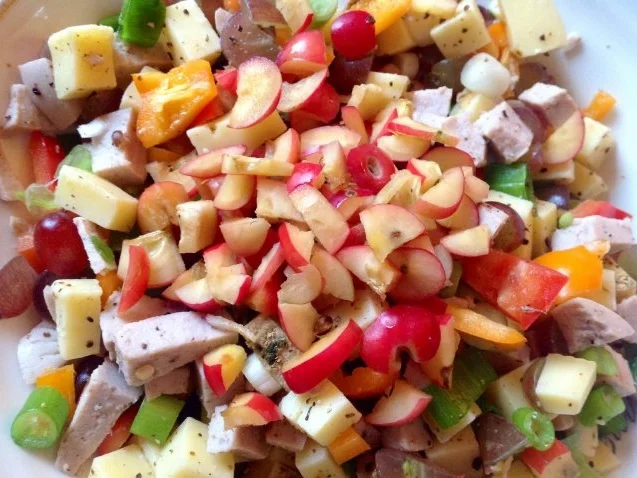 Rezept: Fruchtiger Wurst-Käsesalat Bild Nr. 10 Fruchtiger Wurst-Käsesalat - Rezept - Bild Nr. 10