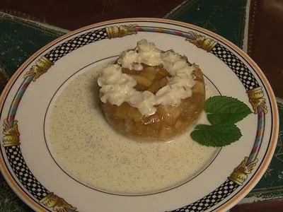Apfelweintorte mit Vanillesoße - Rezept