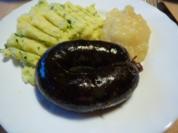 Fl: Schwein: Grützwurst mit Kartoffelstampf und Apfelmus - Rezept