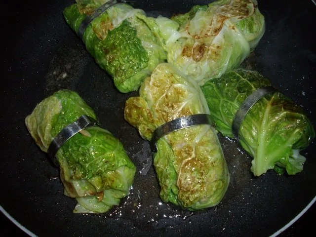 Rezept: wirsingrouladen mit rahmwirsing und salzkartoffeln Bild Nr. 8 wirsingrouladen mit rahmwirsing und salzkartoffeln - Rezept - Bild Nr. 8