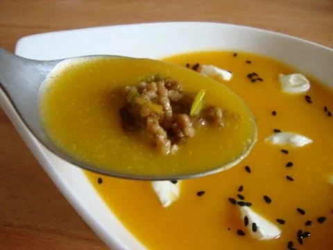 Kürbissüppchen nach "SuppenGeniesser Art" mit Hackfleisch Topping - Rezept - Bild Nr. 2