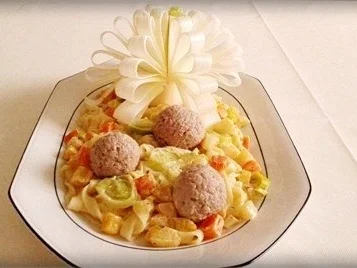 Bandnudeln nappiert mit Gemüsesauce und Fleischbällchen dazu - Rezept - Bild Nr. 22