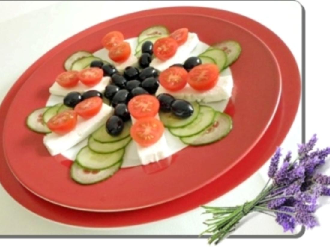 Schafskäse Salat nappiert mit leckerem Lavendel Dressing - Rezept ...
