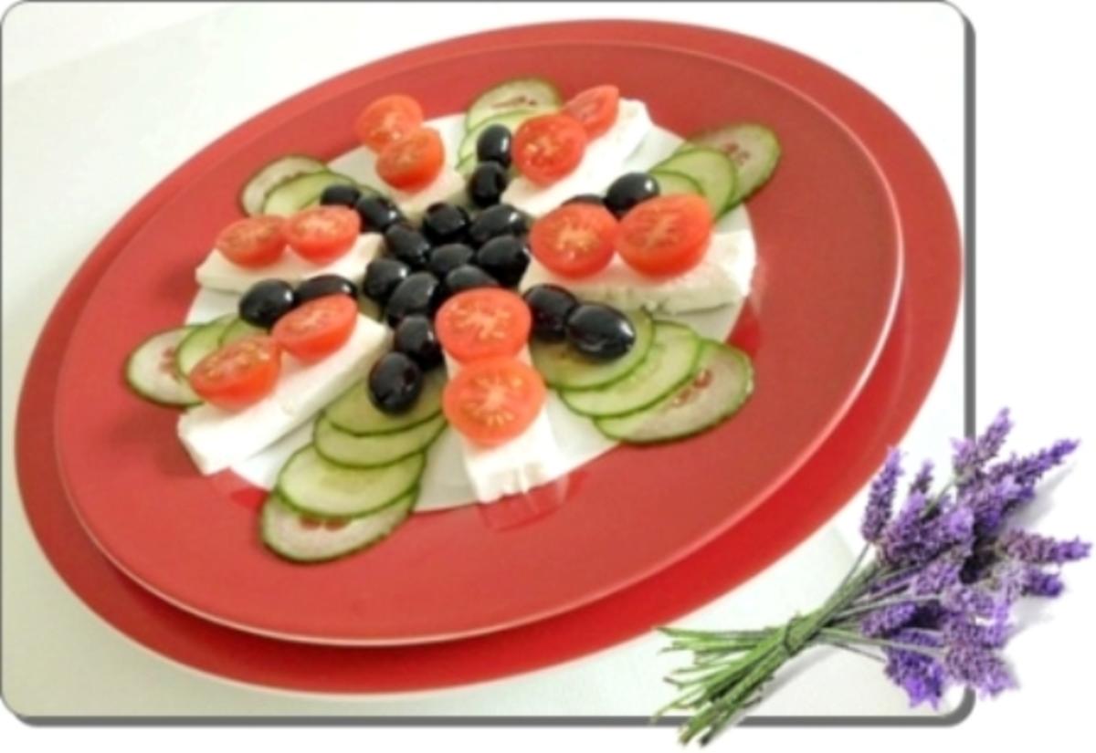 Bilder für Schafskäse Salat nappiert mit leckerem Lavendel Dressing - Rezept