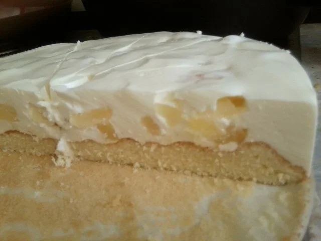 leichte Frischkäse Torte mit Früchten - Rezept