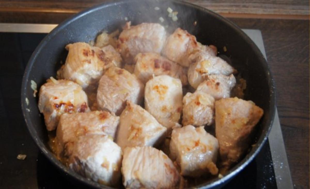 Schweinefleisch in Bier-Sahne-Sauce mit Blumenkohl und Kartoffelpilzen - Rezept - Bild Nr. 7