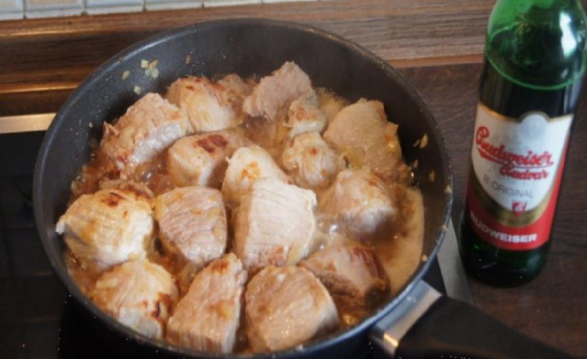 Schweinefleisch in Bier-Sahne-Sauce mit Blumenkohl und Kartoffelpilzen - Rezept - Bild Nr. 8