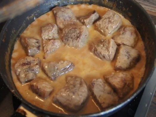 Rezept: Schweinefleisch in Bier-Sahne-Sauce mit Blumenkohl und Kartoffelpilzen Bild Nr. 13 Schweinefleisch in Bier-Sahne-Sauce mit Blumenkohl und Kartoffelpilzen - Rezept - Bild Nr. 13