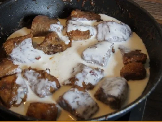 Rezept: Schweinefleisch in Bier-Sahne-Sauce mit Blumenkohl und Kartoffelpilzen Bild Nr. 12 Schweinefleisch in Bier-Sahne-Sauce mit Blumenkohl und Kartoffelpilzen - Rezept - Bild Nr. 12