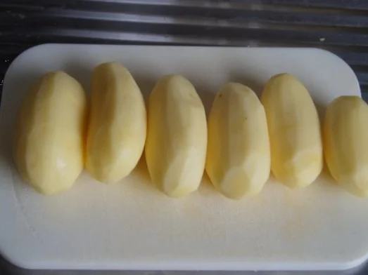 Rezept: Schweinefleisch in Bier-Sahne-Sauce mit Blumenkohl und Kartoffelpilzen Bild Nr. 16 Schweinefleisch in Bier-Sahne-Sauce mit Blumenkohl und Kartoffelpilzen - Rezept - Bild Nr. 16