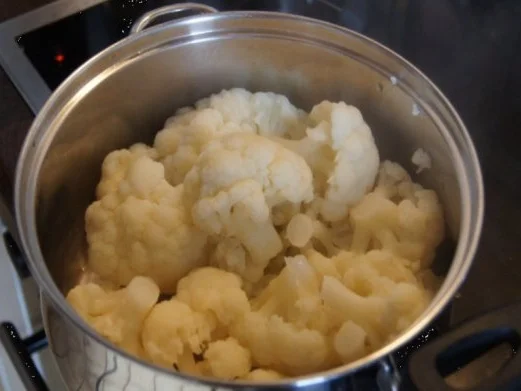 Rezept: Schweinefleisch in Bier-Sahne-Sauce mit Blumenkohl und Kartoffelpilzen Bild Nr. 15 Schweinefleisch in Bier-Sahne-Sauce mit Blumenkohl und Kartoffelpilzen - Rezept - Bild Nr. 15