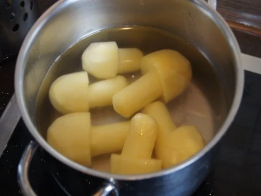 Rezept: Schweinefleisch in Bier-Sahne-Sauce mit Blumenkohl und Kartoffelpilzen Bild Nr. 18 Schweinefleisch in Bier-Sahne-Sauce mit Blumenkohl und Kartoffelpilzen - Rezept - Bild Nr. 18